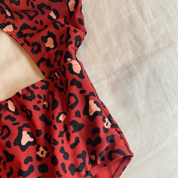 Hollister Swimsuit - Picture 4 of 6